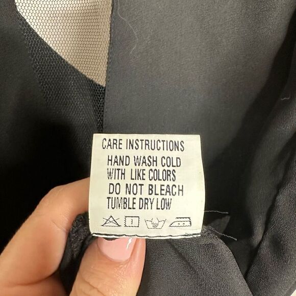 Tobi Women's Illusion Mesh Neckline Sleeveless Tank Top Black Size Small - Picture 6 of 6